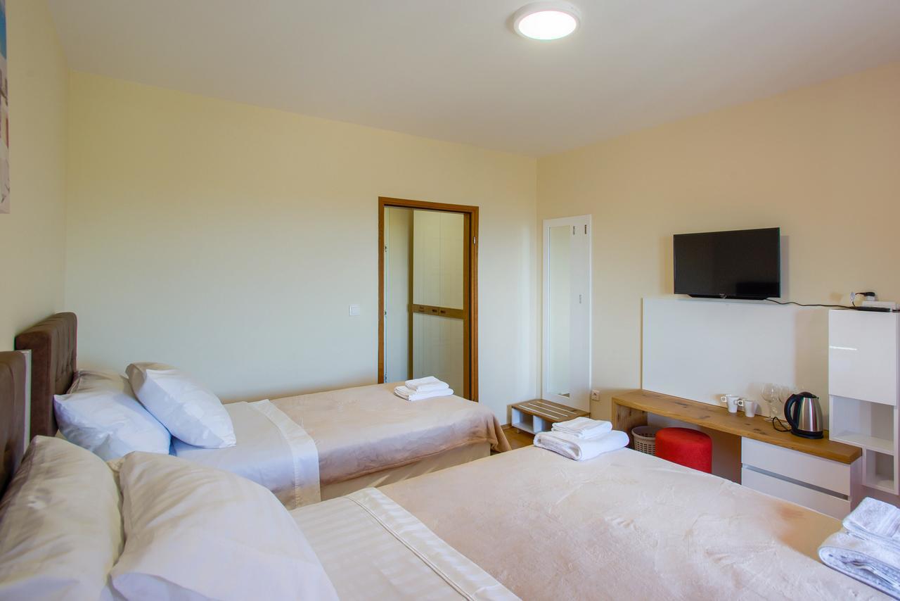 Hotel Livadic & Restaurant Ližnjan 外观 照片