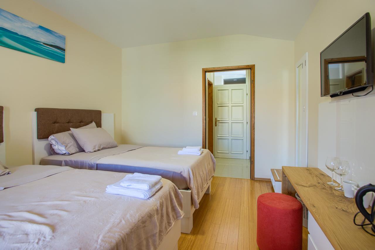 Hotel Livadic & Restaurant Ližnjan 外观 照片