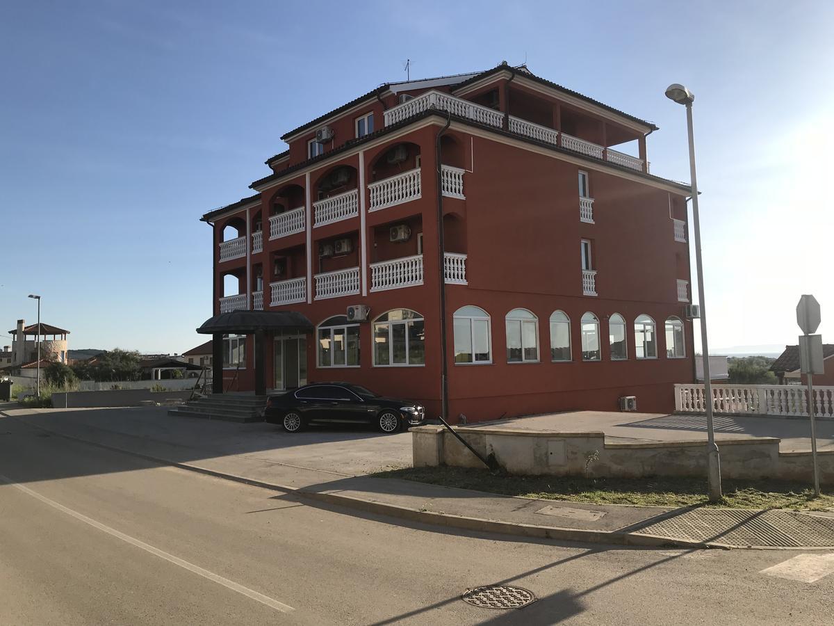 Hotel Livadic & Restaurant Ližnjan 外观 照片