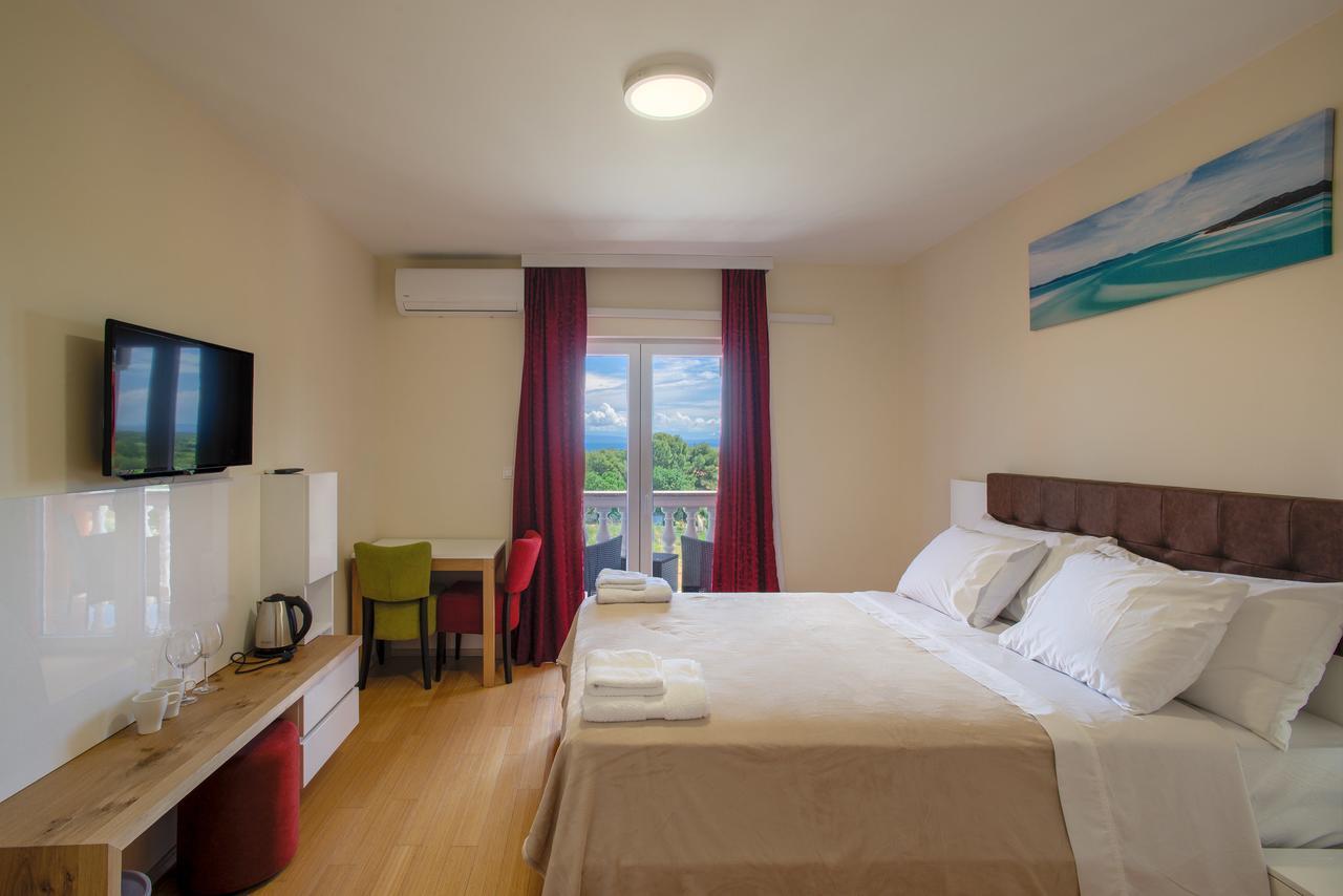 Hotel Livadic & Restaurant Ližnjan 外观 照片