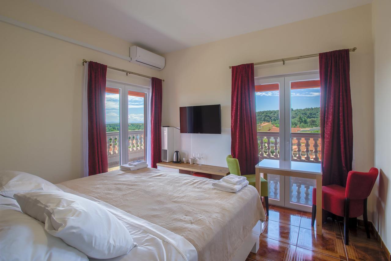 Hotel Livadic & Restaurant Ližnjan 外观 照片
