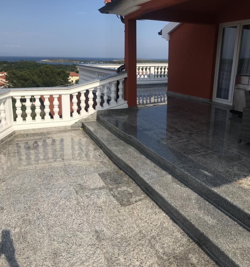 Hotel Livadic & Restaurant Ližnjan 外观 照片
