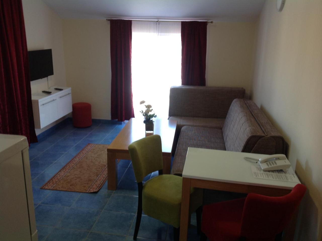 Hotel Livadic & Restaurant Ližnjan 外观 照片