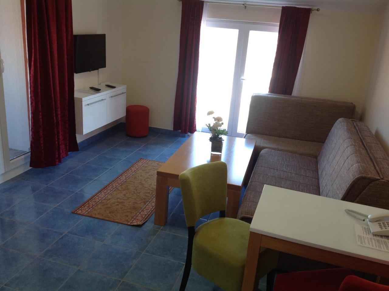 Hotel Livadic & Restaurant Ližnjan 外观 照片