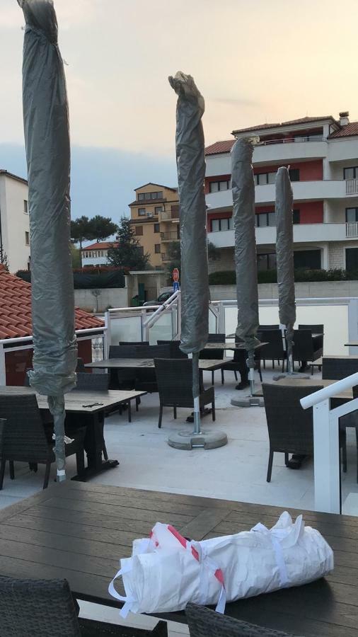 Hotel Livadic & Restaurant Ližnjan 外观 照片