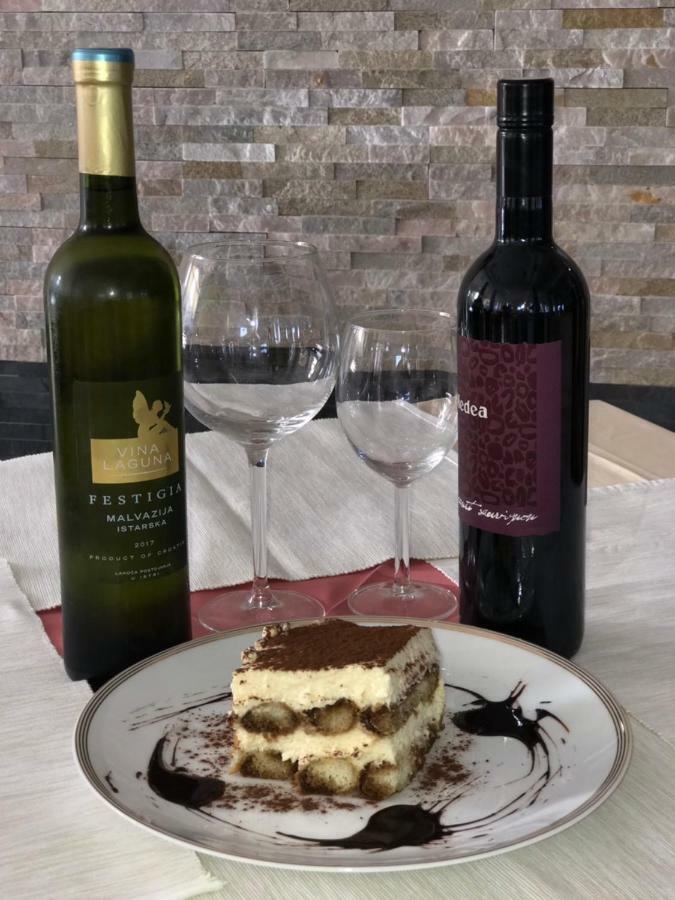 Hotel Livadic & Restaurant Ližnjan 外观 照片