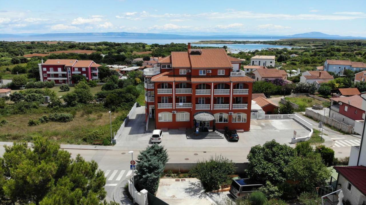 Hotel Livadic & Restaurant Ližnjan 外观 照片